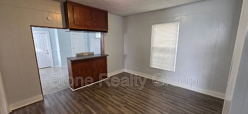 2 bed, 1.0 bath, $900 — Photo 4