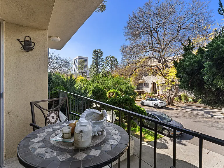 1410 S Bentley Ave #102 — Photo 8