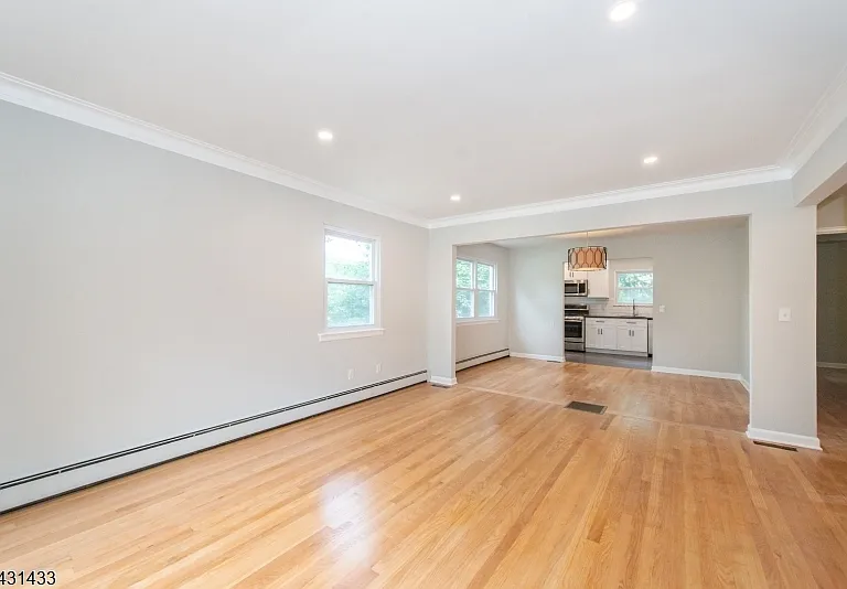 25 Whitfield St #1 — Photo 3