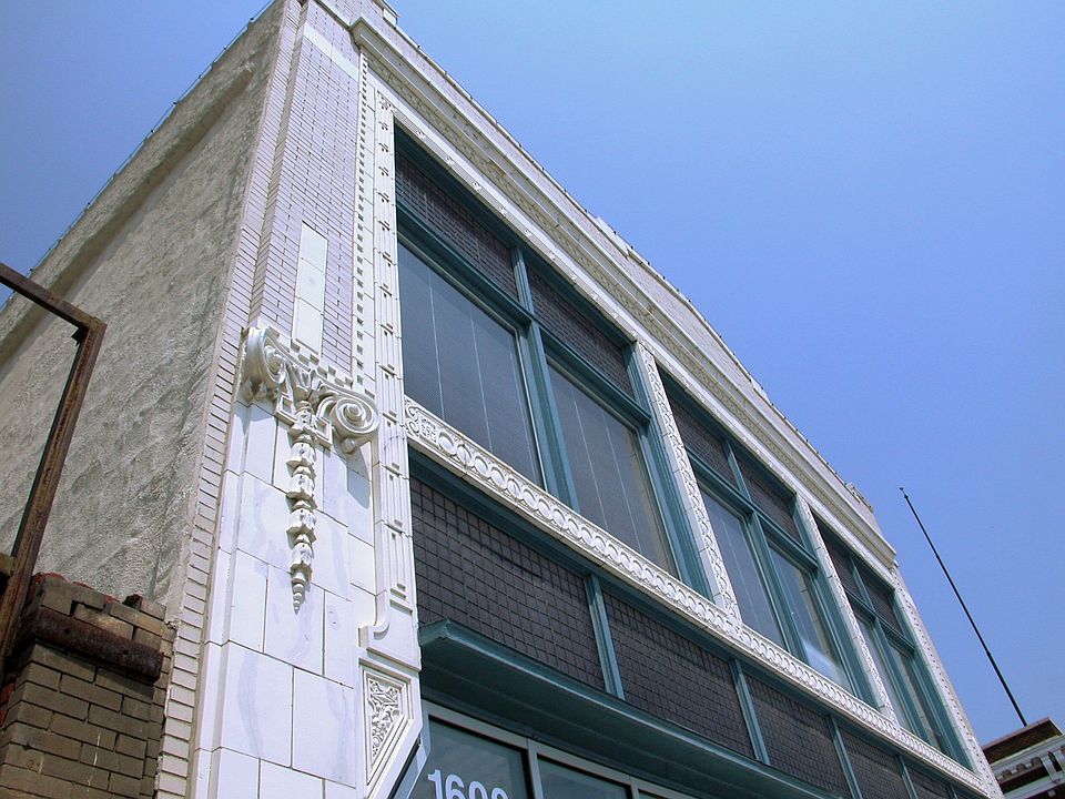 Crossroads Lofts - 1600 Grand