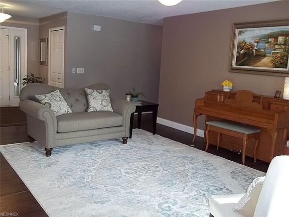 4th image of 18116 Alpine Cir