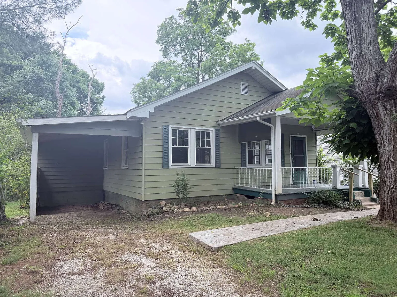 3 bed, 2.0 bath, 1342 sqft, $2,300 — Photo 2