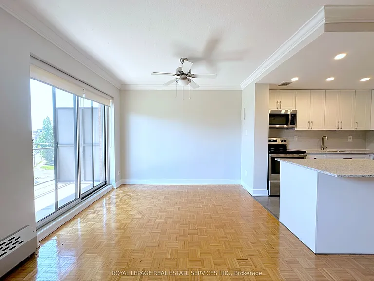 135 Allan St #504 — Photo 6