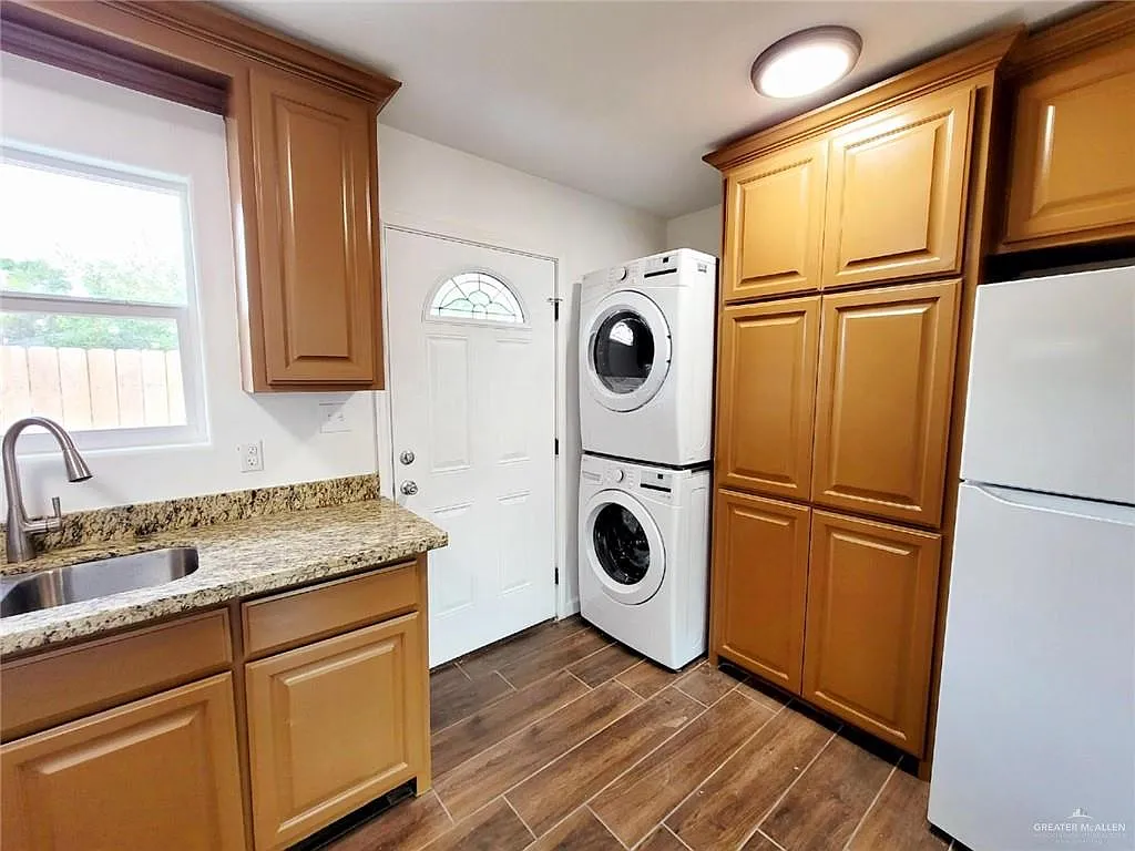 3 bed, 2.0 bath, 1680 sqft, $1,095 — Photo 4