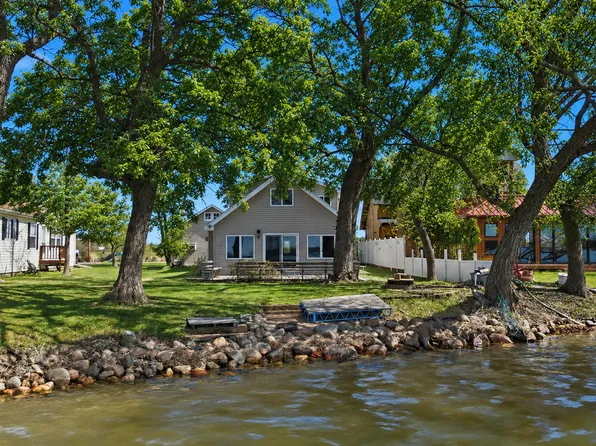 192 Shorewood Dr, Detroit Lakes, MN 56501