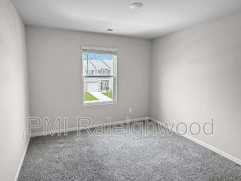 671 Rolling Fields Dr — Photo 14