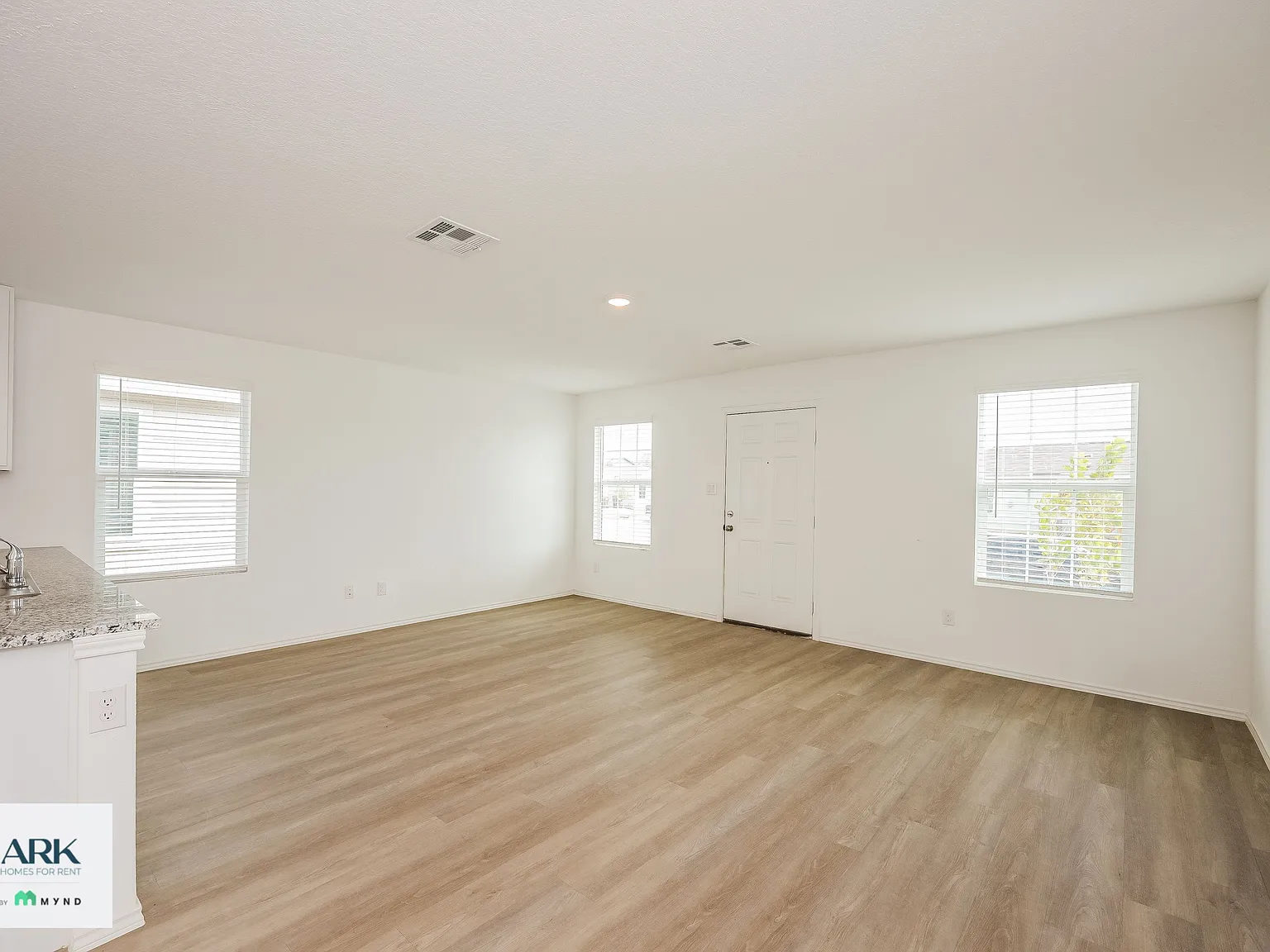 3 bed, 2.0 bath, 1244 sqft, $1,450 — Photo 4