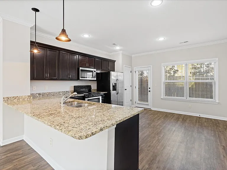 Lennox Commons — Photo 10