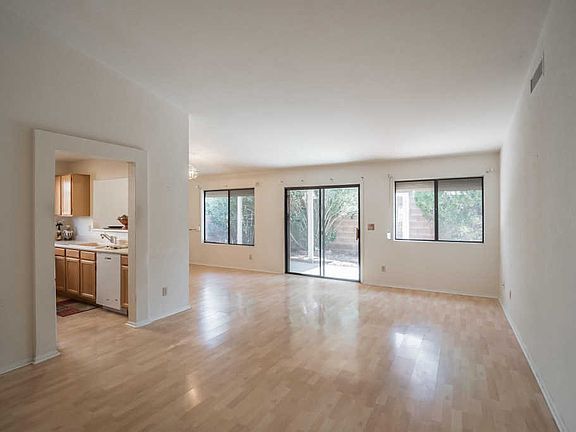 5th image of 3010 W Country Hill Dr