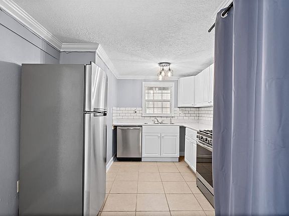 2nd image of 3408 1/2 Roseland St #1