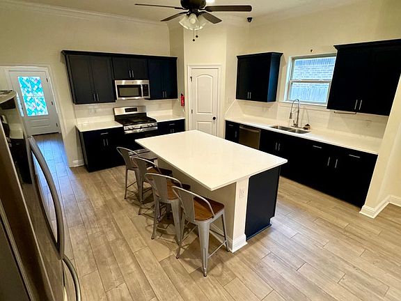 3rd image of 402 Coppice Pl