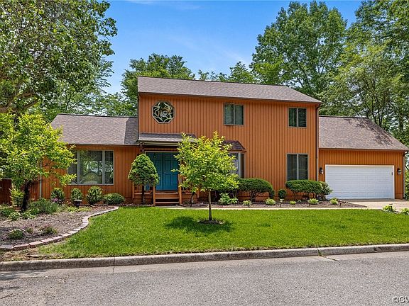 3rd image of 219 Breezy Hill Dr