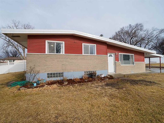 3rd image of 704 Ash Dr