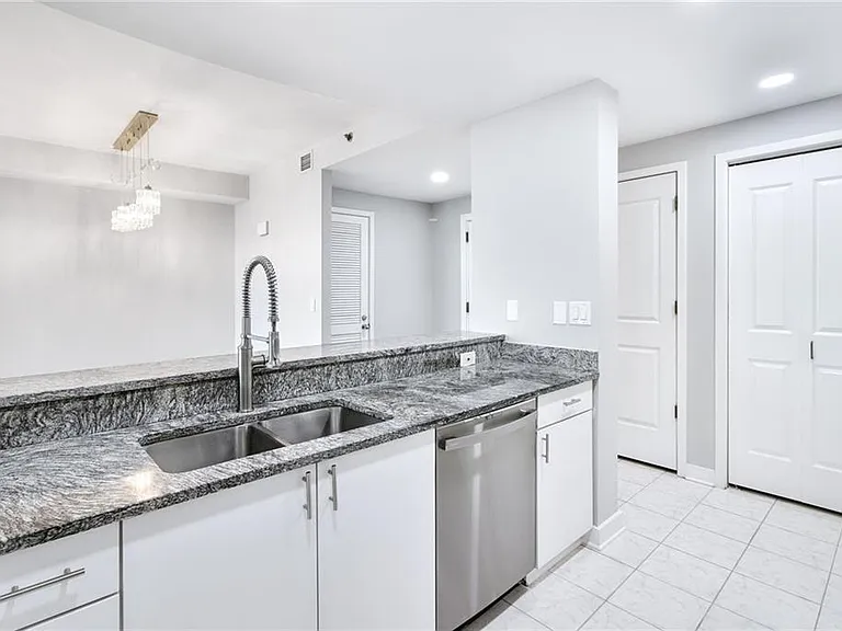 3338 Peachtree Rd NE #2401 — Photo 17