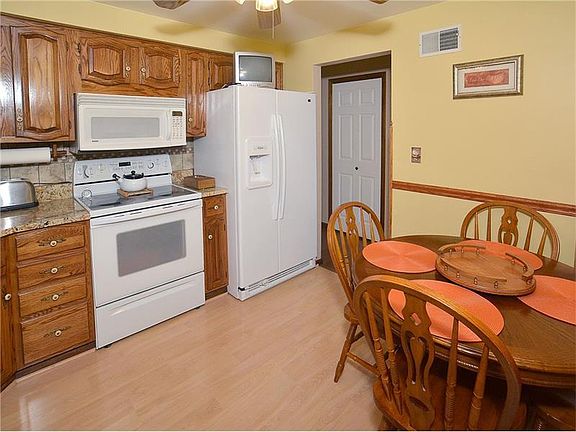 3rd image of 1040 McAllister Dr