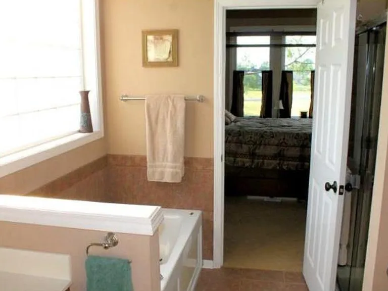 1204 Cottonwood Ct — Photo 12
