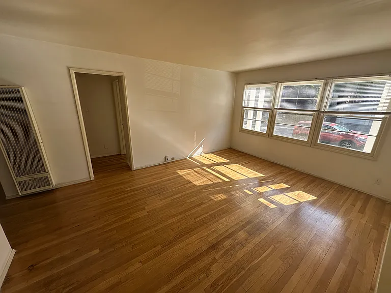 Silverlake Garden Apartments — Photo 48