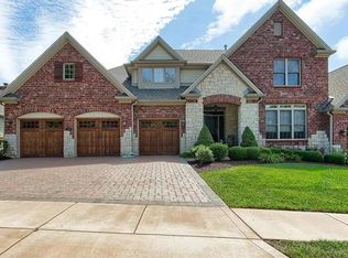 320 Meadowbrook Country Club Est, Ballwin, MO 63011