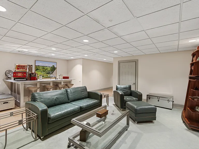73 Newman Ave — Photo 24