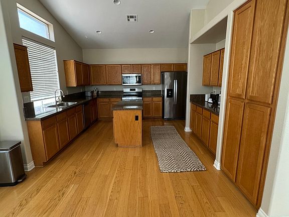 2nd image of 5512 Goldbrush St