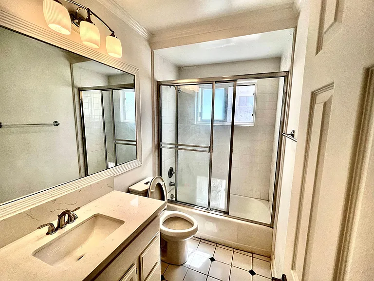 1526 S Wooster St #4 — Photo 12