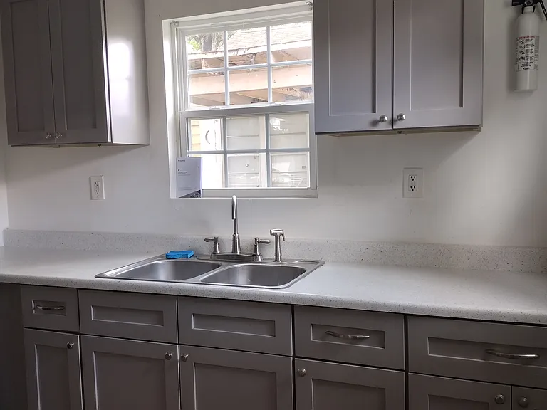 705 E Hanlon St — Photo 5