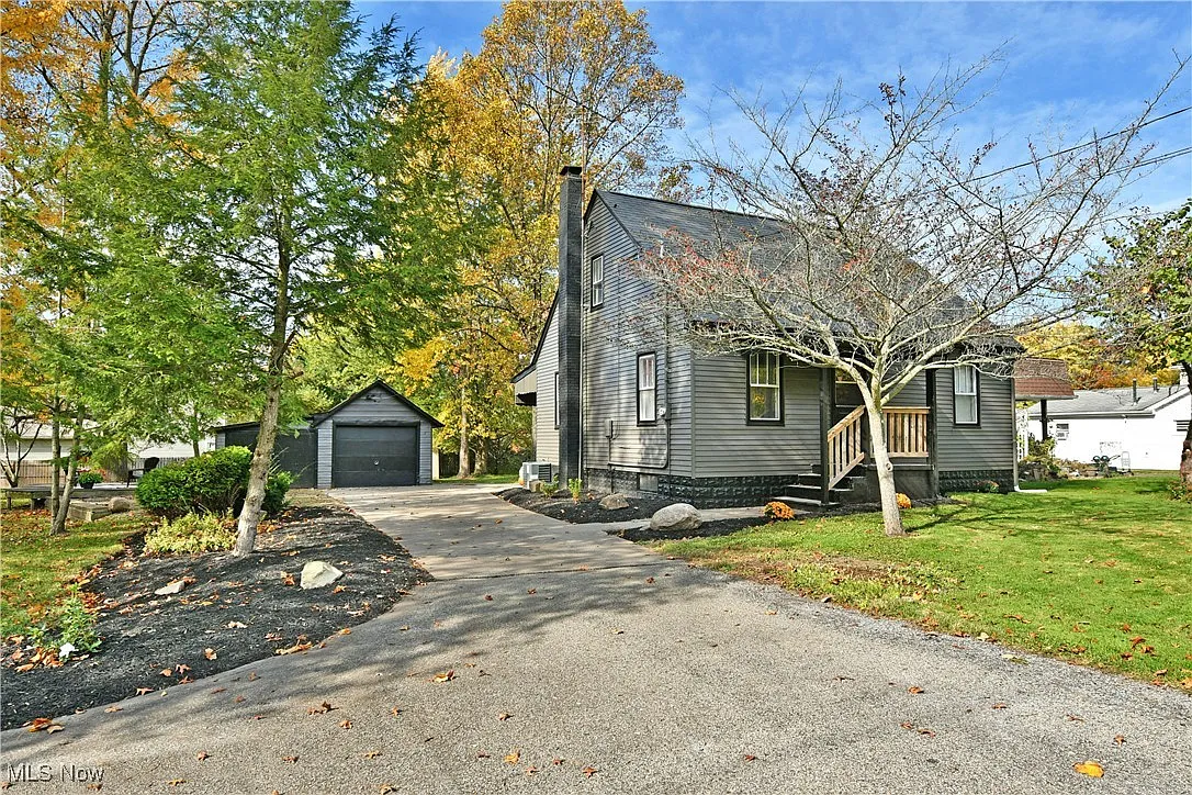 572 Howland Wilson Rd SE photo 1