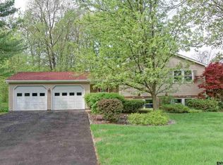 46 Greenridge Dr, Clifton Park, NY 12065