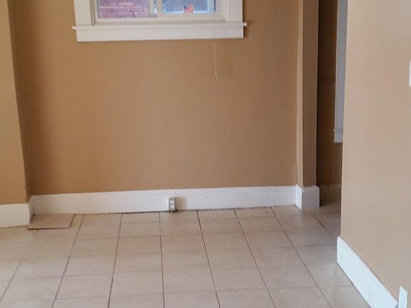 4th image of 549 16th St APT 5