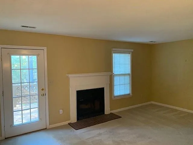112 Lake Hollow Cir — Photo 3
