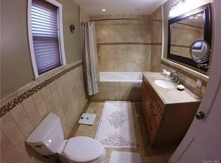 27 President St, New Rochelle, NY 10801