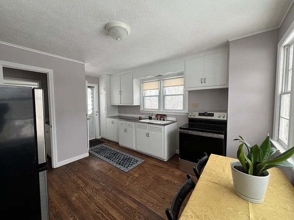 Eat-in kitchen with brand new appliances
