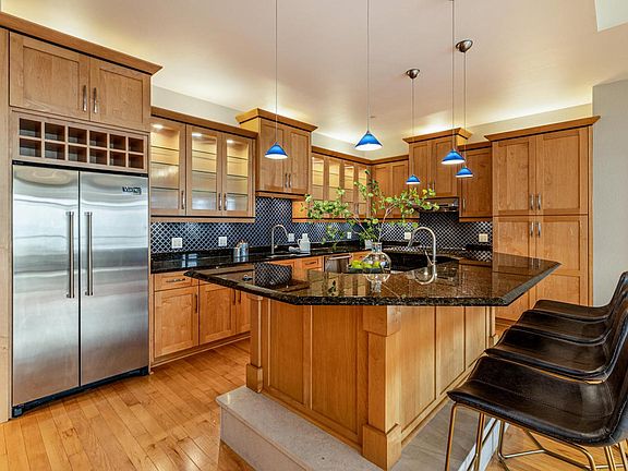 2nd image of 1313 N Franklin PLACE #905