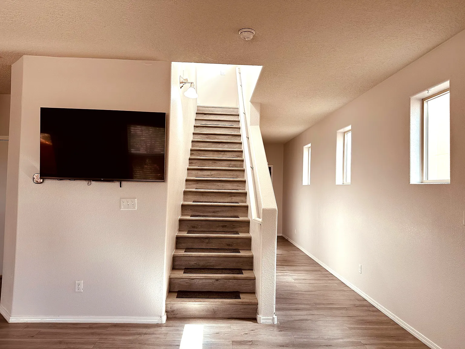 4 bed, 1952 sqft, $3,500 — Photo 4
