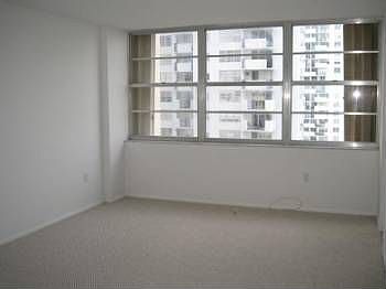 4th image of 18061 Biscayne Blvd APT 1004