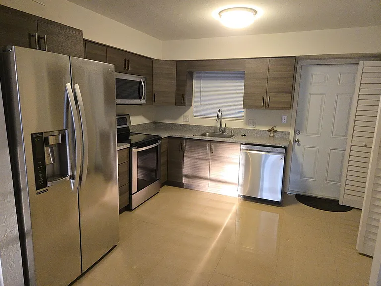 1231 SW 61st Ter #2 — Photo 3