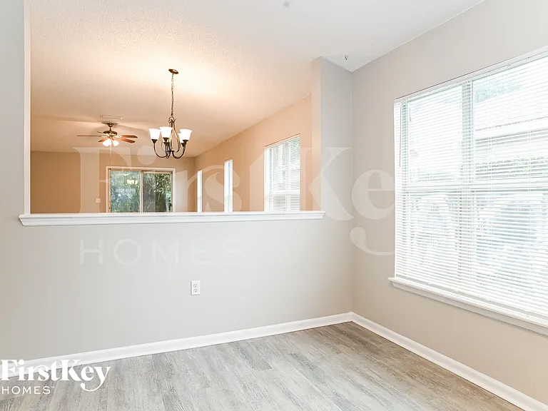 2137 Featherwood Dr W — Photo 7