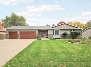 624 Hennes Ave, Shakopee, MN 55379