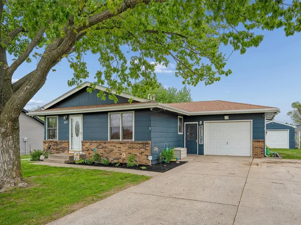 1617 S 15th St, Adel, IA 50003