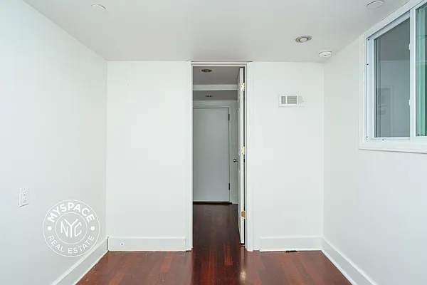 Rented by MySpaceNYC | media 33