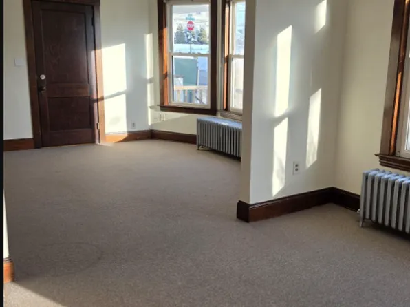 15 Howard St #1F, Lewiston, ME 04240