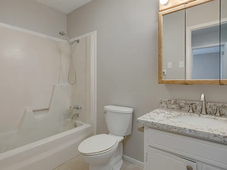 104 Plaza Village Dr — Photo 16