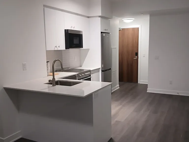 25 Wellington St S #1804 — Photo 12