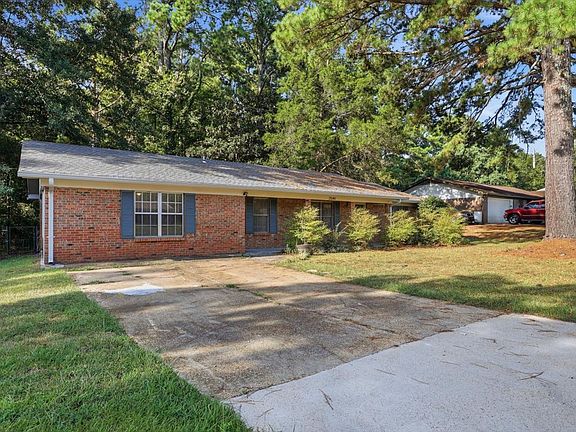 3rd image of 2549 Jennifer Dr