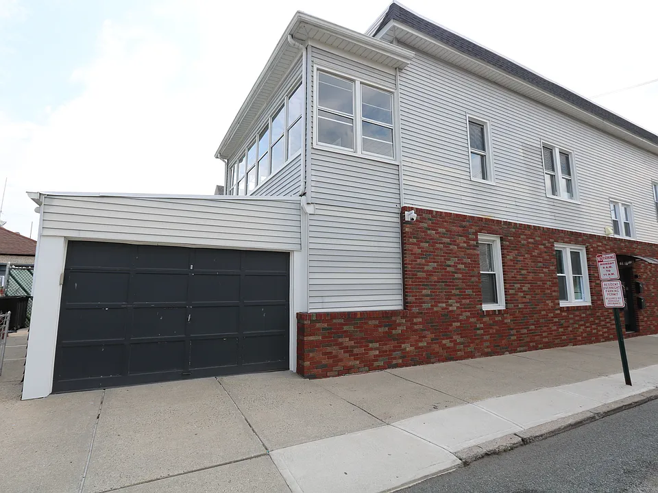 59 Locust Ave #2R