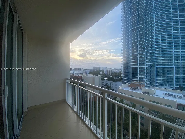 2000 N Bayshore Dr #1107 — Photo 5