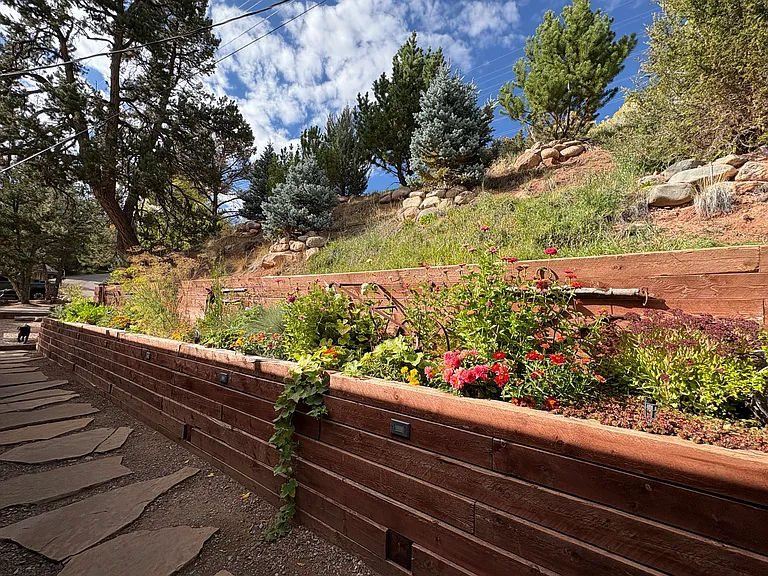 641 Pinon Dr — Photo 18