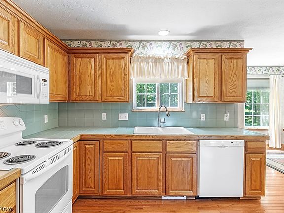 5th image of 1179 Vineyard Dr