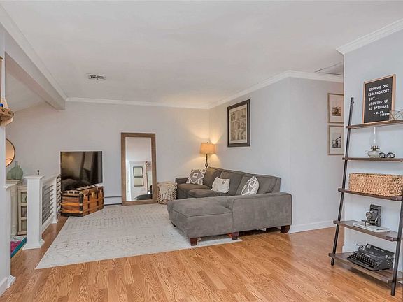 4th image of 31 Forte Ave