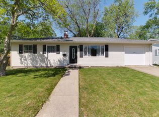 813 Parmon Rd, Bloomington, IL 61701